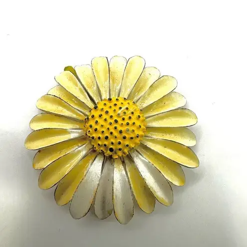 Retro flower pin