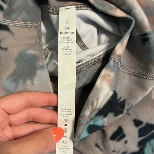 Lululemon  leggings size 2 great condition worn maybe twice - Image 3