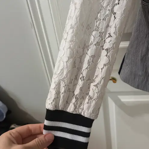 Rachel Roy Navy Striped Blazer seersucker with White Lace Sleeves size 6 Blue