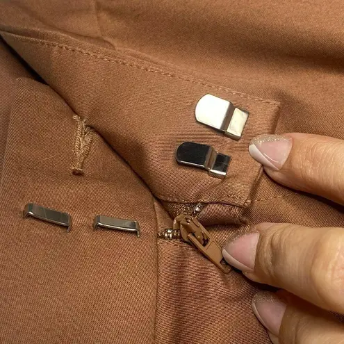 Weatherproof NWT Cuffed Brown Capri Pants Size 14