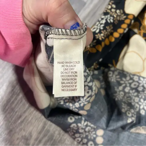 Daytrip  Navy and Cream Floral Tank Top; small women’s - Image 7