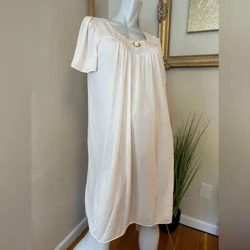Vanity Fair MEDIUM Elegant Pink Nightgown VINTAGE