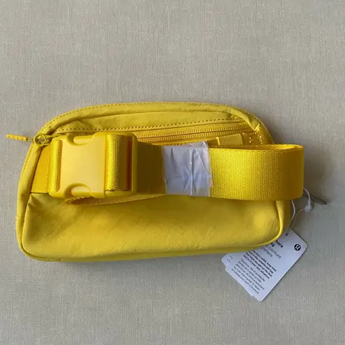 Lululemon everywhere belt bag 1L - Utility Yellow