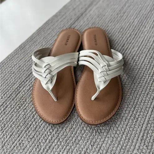 Torrid  White Braided T-Strap Boho Flip Flop Sandals Sz 8.5 WW Wide Width