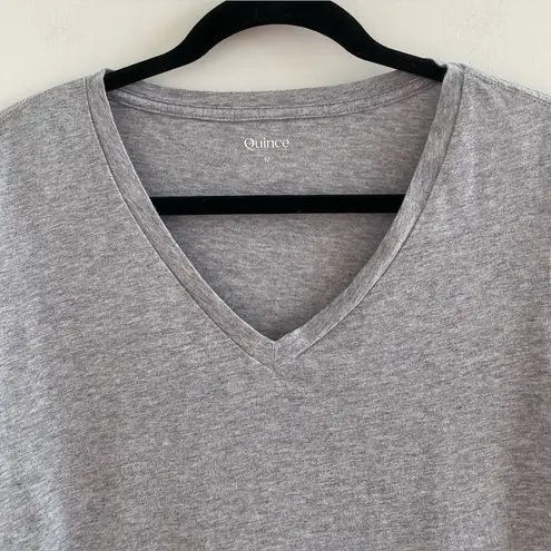 Quince Gray Short Sleeve V-Neck Tee Size M