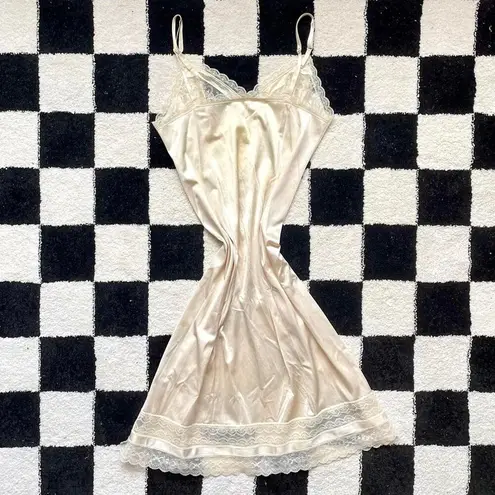 Vanity Fair Vintage Cream Slip