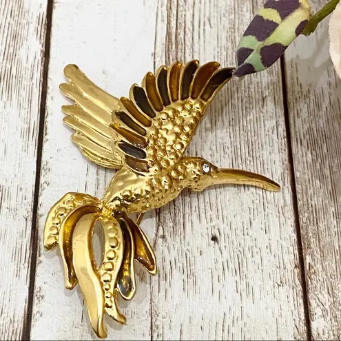 Hummingbird Vintage in Flight Enamel Brooch