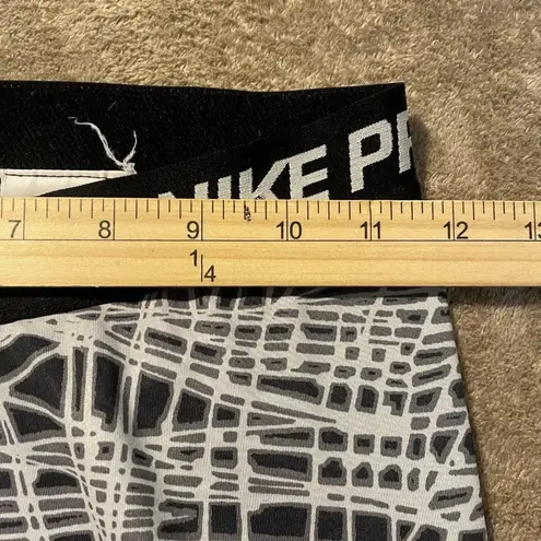 Nike  Leggings Womens Small Pro Capri Active Workout Black White Design Mid Rise