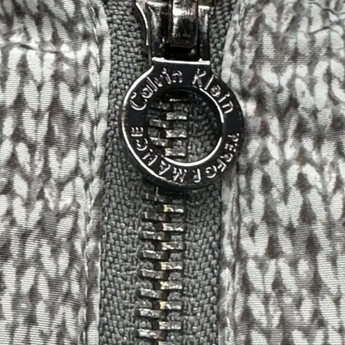 Calvin Klein Water Repellent Puffy Gray Vest Size S/M Faux Knit Design Zip Hood Silver