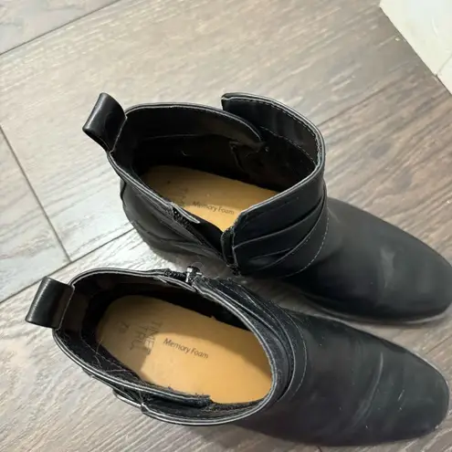 Time and Tru Women’s 7.5 Black Faux Leather Boots Booties