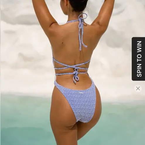 Berlook Blue Jacquard Halter One