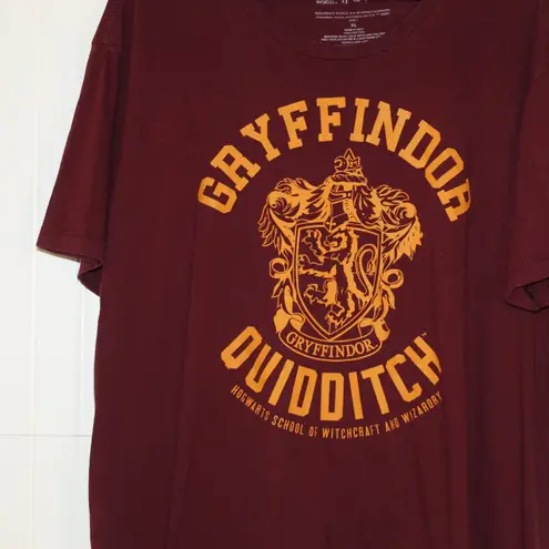 Harry Potter Gryffindor Quidditch Wizarding World of HP T