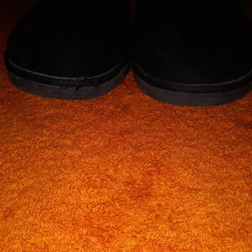 Makalu 8 Cozy Land Fur Boots In BLACK Straps & Ball Style