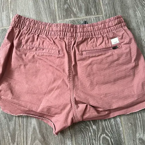 Vuori Womens  ripstop mauve shorts size small EUC