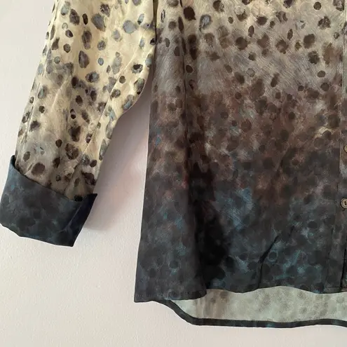 Ecru Gray Animal Print Button Down Silk Blend Blouse Shirt Women's size Medium - Image 4