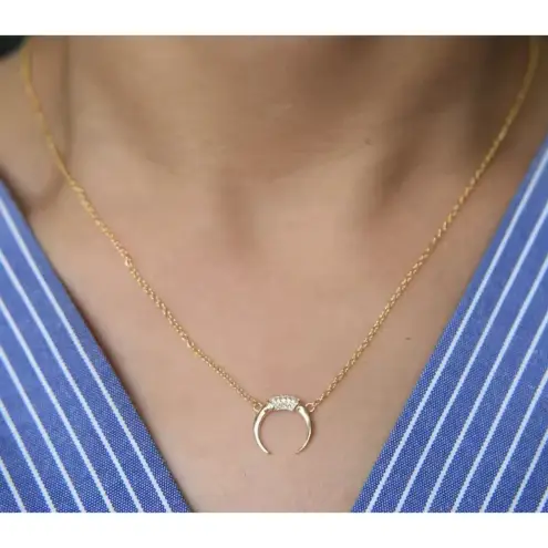 Boutique NEW Women's Gold-Plated Crescent Moon Horn Necklace Size 16 + 2”