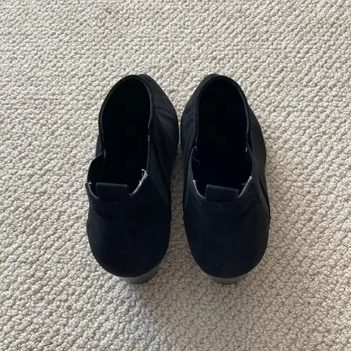 Unisa Black Suede Style Ankle Boots Booties Quilted Elastic Heel Size 8 Like New