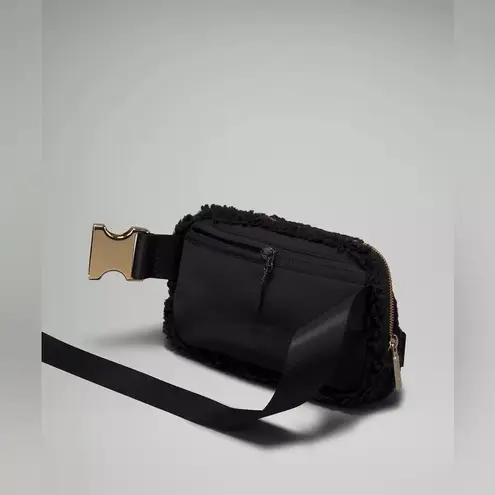 Lululemon  Everywhere Fleece Belt Bag 1L Gold Hardware RARE SOLD OUT