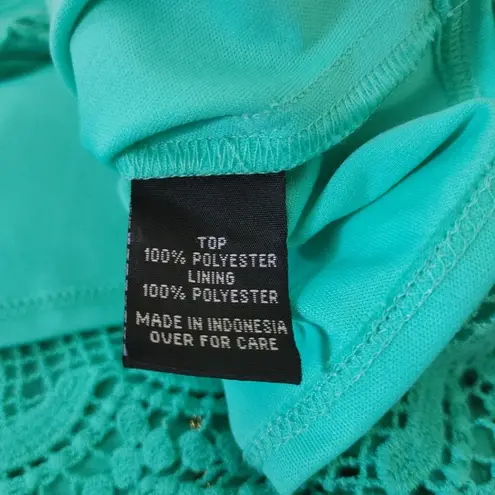 A Byer Green Halter Style Blouse with Removable Necklace