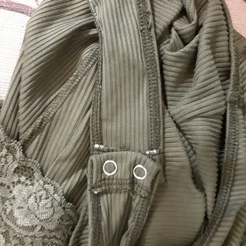 Full Circle vneck lace trim bodysuit Green