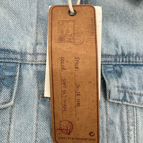 Classic Denim Jean Jacket from Dry Goods Light Wash Distressed Western Cowgirl M Blue Size M