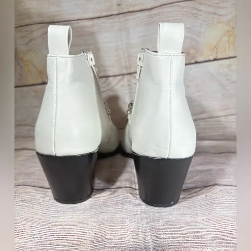 Dor L Dor Women's Size 9 Faux Leather Side Zip Off White Bootie w/ Chain