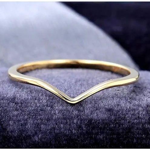 Boutique NEW 14k Gold Plated Sterling Silver V Shape Chevron Band Ring, Size 7