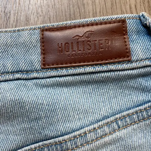 Hollister  Super High Rise Light Wash Distressed Straight Leg Jeans Size 25