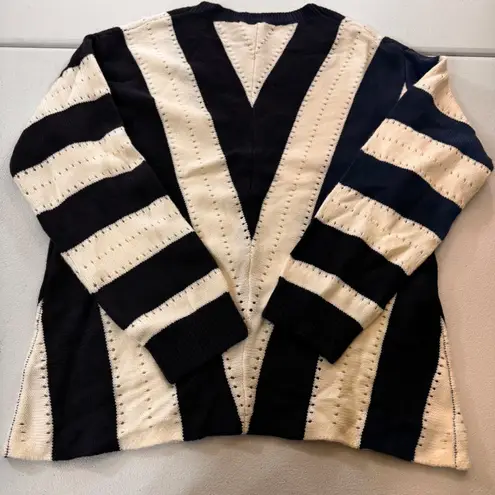 V Neck Striped Knit Sweater Cream Navy Blue M Eyelet coastal fisherman nautical Size M