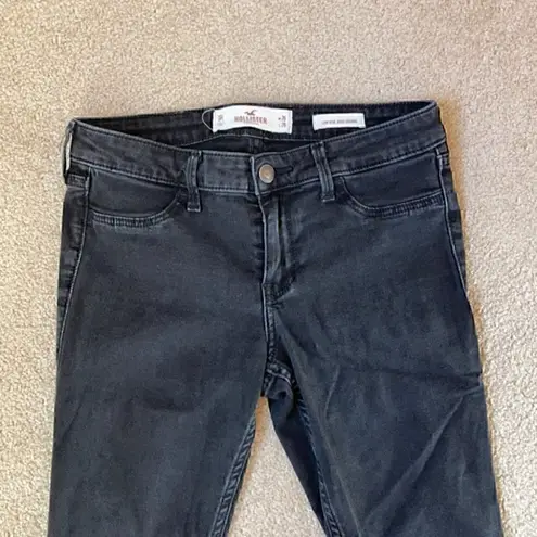 Hollister ⭐️  black low rise jean jeggings in size 3R or 26 waist and 28 length