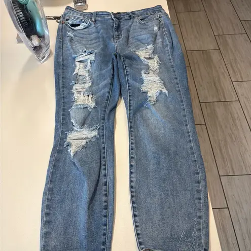 Judy Blue boyfriend fit distressed jeans size 13/31
