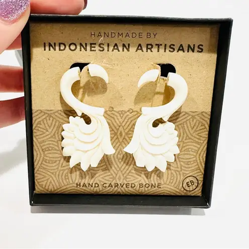 Handmade Indonesian Artisans Feather Hand Carved Bone Faux Plug Earrings White
