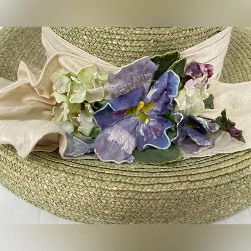 Toucan Straw hat light green, spray of flowers on raw silk ribbon Green