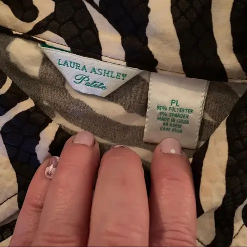 Laura Ashley 👀FINAL SALE 👉DONATING Laura Ahshley size PL petite L Large top jacket
