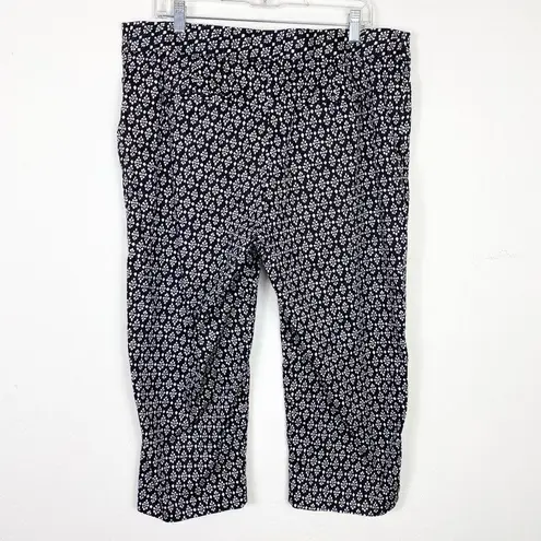 Avenue Black & White Geometric Floral Pattern Cropped Ankle Pants Size 16
