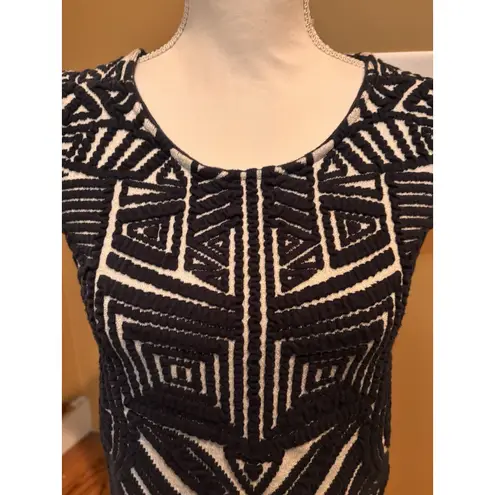 Black & White Moth Anthropologie XS Petite Black White Textured Knit Short Sleeve Top