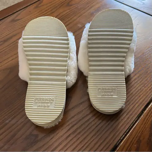 Dearfoams Cream Plush Indoor Slippers with Pom-Pom Fireside size 8