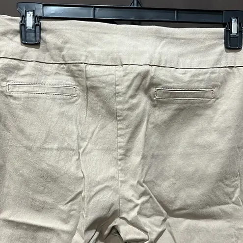 Valerie Stevens Valerie Steven’s, Pull-On Active Pants, Capri Length, Beige
Size 16