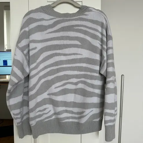 Varley Women's Oversized V-neck Gray/White Tiger Stripe Calvert Sweater, S, EUC