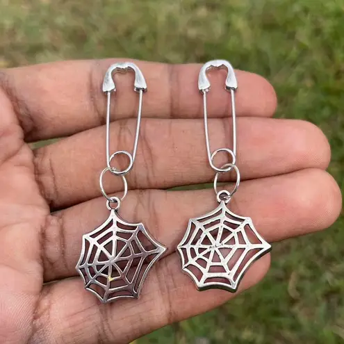 Handmade Unique Elegant Punk Gothic Style Web Spider Safety Pin Design Hoop Earrings, Boho