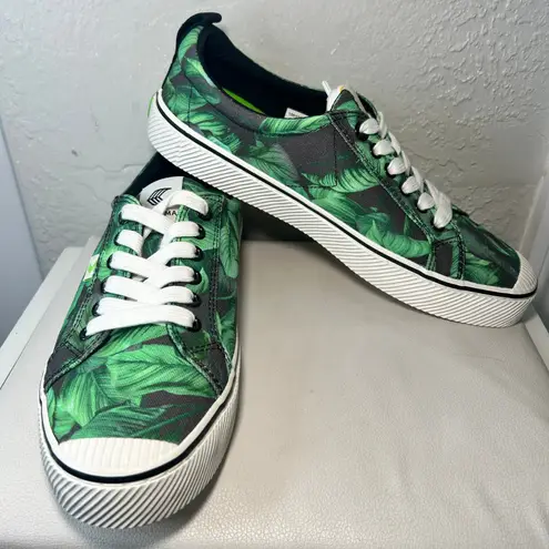 Cariuma National Geographic Green Leaf Print Canvas Sneakers Womens 10.5 Mens 9