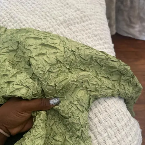 Green and black scrunchy vintage 90’s button down top Size M