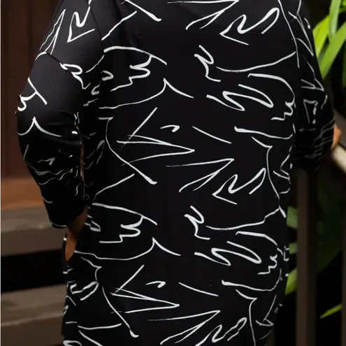 Komil Lenski Top Stylish Black and White Women's M Pockets Size M