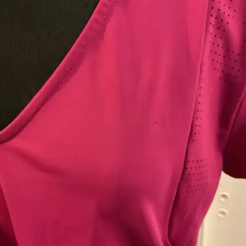 Sincerely Jules 2. Fuchsia Active V-Neck Shirt Short Sleeve Women’s Top Size L