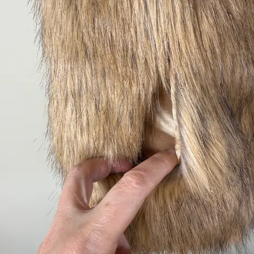 Faux Fur Vest SZ M/L Brown Tan Mob Wife Fury Fuzzy Pockets Size M