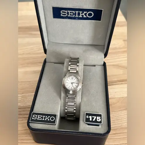 Seiko Ladies Watch Stainless Bracelet Case White Dial New in Box