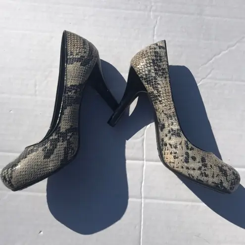 Zodiac NWOT Evade Snakeskin Pumps