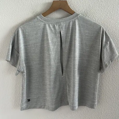 All In Motion  Keyhole Back Cropped Boxy Active Tee T-Shirt Gray White Medium