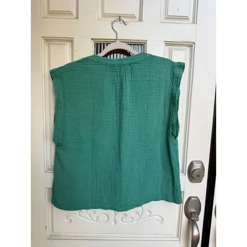 Faherty Organic Cotton Gauze Dylan Split Neck Sleeveless Top Green Size Small