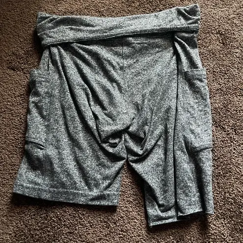 Aresa gray high waisted biker shorts with pockets S